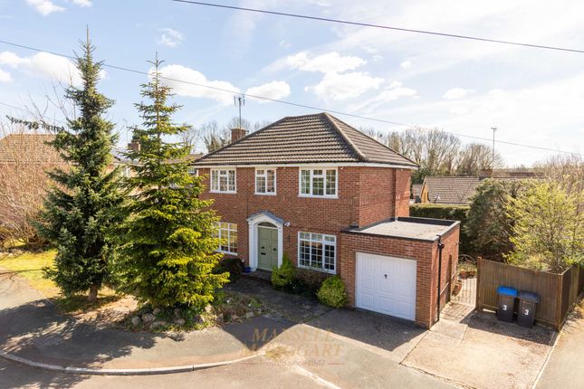 Smollets, East Grinstead RH19 4 bed detached house for sale