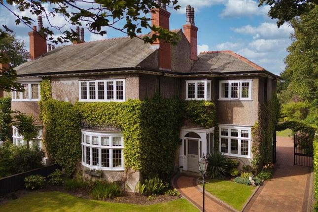 4 bed semi-detached house