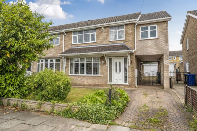 St. Nicholas Drive, Grimsby... 4 bed semi