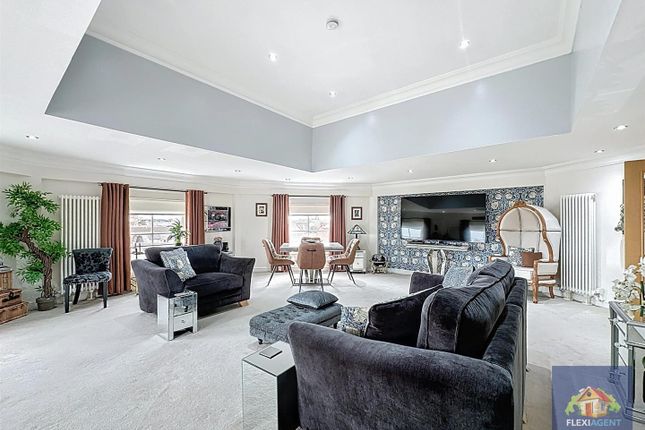 Marine Gate Mansions, Southport PR9 2 bed apartment for sale