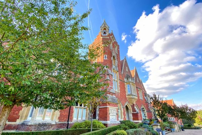 The Galleries, Brentwood CM14 2 bed flat for sale