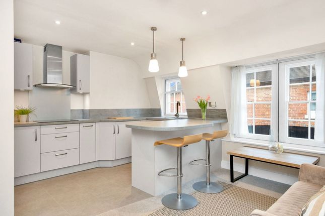Westgate, Chichester, PO19 2 bed flat for sale