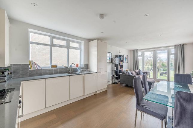 Summer Close, Colindale, LONDON, NW9 3 bed flat for sale