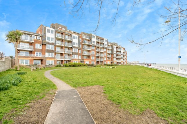 2 bedroom ground floor flat for sale