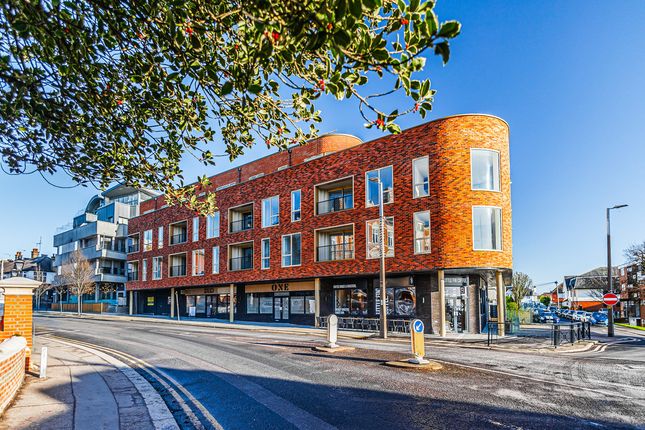 Broadway, Essex, SS9 2 bed apartment for sale