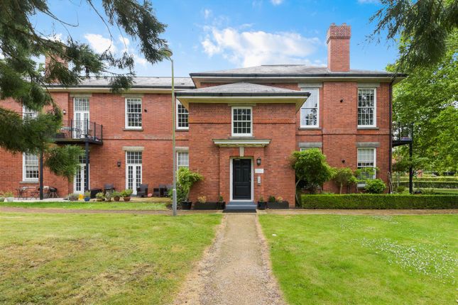 Glanville Way, Epsom 2 bed flat for sale