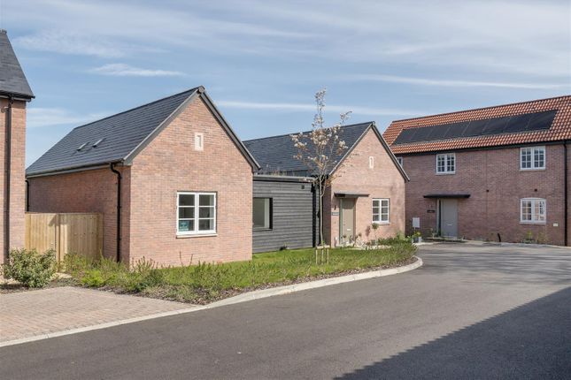 Hazel Grove, Urchfont 3 bed detached bungalow for sale