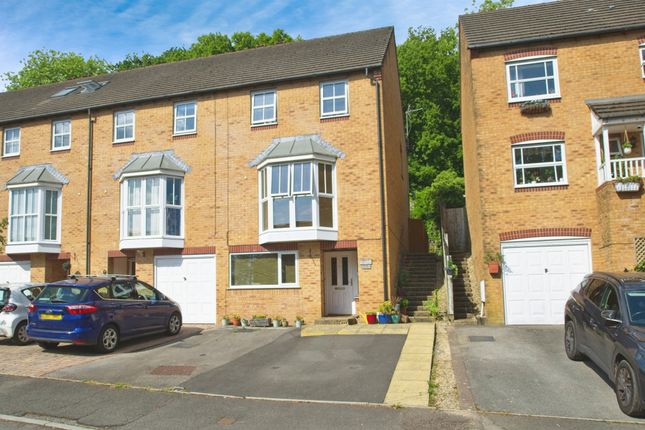 3 bedroom town house for sale
