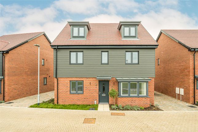 Columbia Drive, Milton Keynes MK8 5 bed detached house for sale