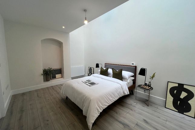 Rosemont Road, London NW3 6NG 2 bed apartment for sale