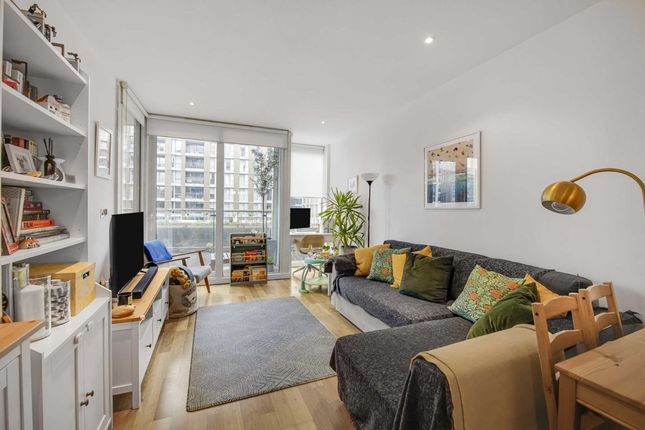 Queenstown Road, London SW11 2 bed flat for sale