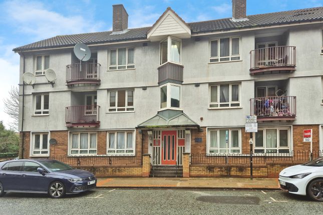 3 bedroom flat for sale