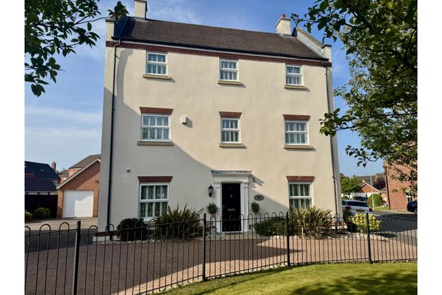 5 bedroom detached house for sale