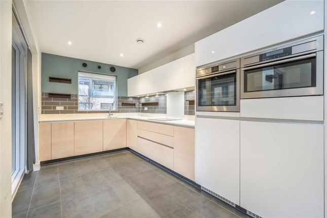 Peartree Way, London SE10 2 bed flat for sale