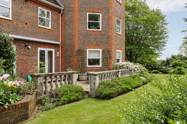 Batts Hill, Reigate 3 bed apartment for sale