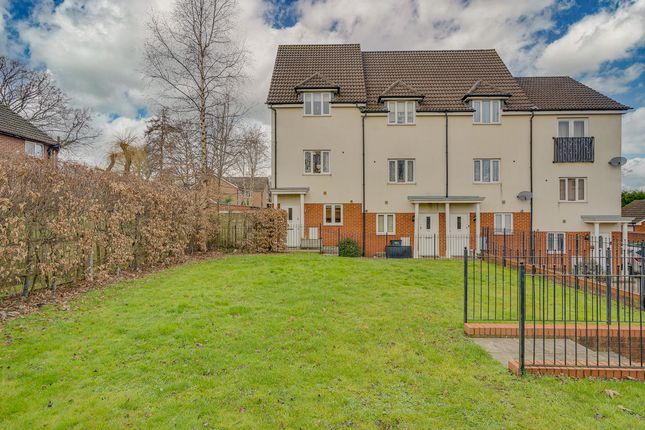 Rostron Close, Southampton, SO18 4 bed end of terrace house for sale