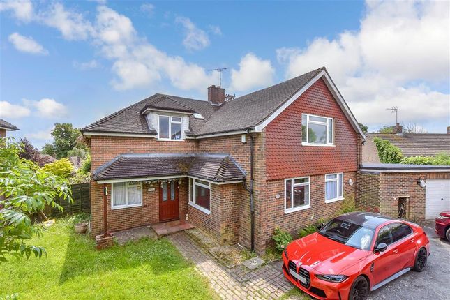 5 bed detached house