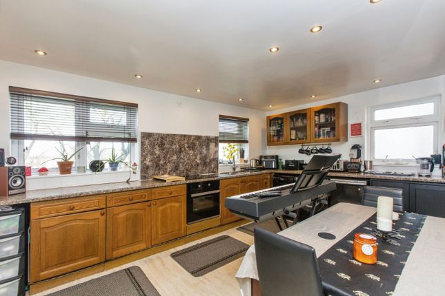 3 bedroom maisonette for sale