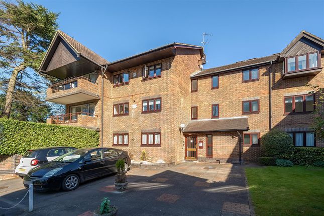 57 Gordon Avenue, Stanmore HA7 2 bed flat for sale
