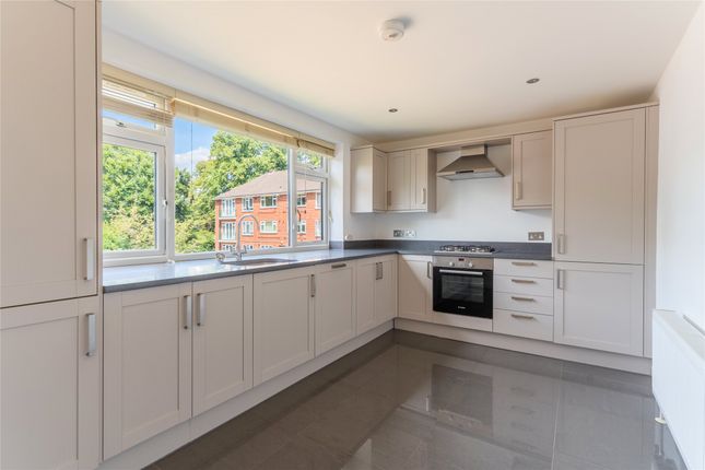Wray Common Road, Reigate, Surrey, RH2 2 bed flat for sale
