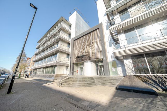 Staines Road, Hounslow, TW3 1 bed flat for sale