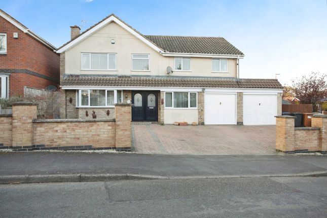 4 bed detached house
