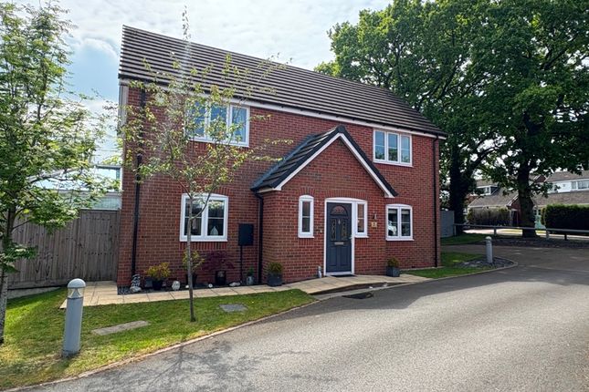Greyhound Close, Burntwood 3 bed detached house for sale