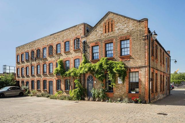 Athelstan Place, Twickenham, TW2 1 bed apartment for sale