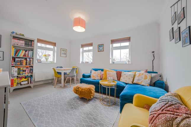 Virginia Water GU25 2 bed flat for sale