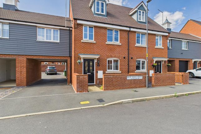 Blue Rock Drive, Aylesbury HP18 3 bed terraced house for sale