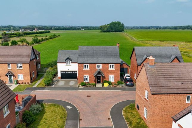 Coates Drive, Pinvin, WR10 5 bed detached house for sale