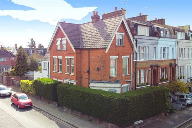 COTSWOLD LODGE, HIGH BARNET EN5 1 bed flat for sale