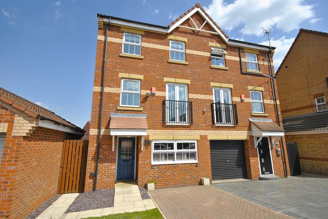 Buckingham Court, Doncaster DN11 4 bed semi