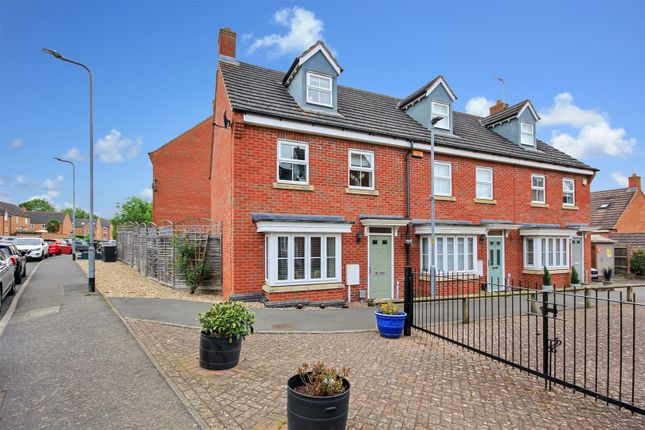 3 bedroom town house for sale