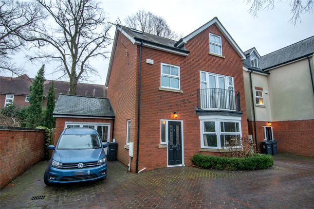 4 bed link detached house