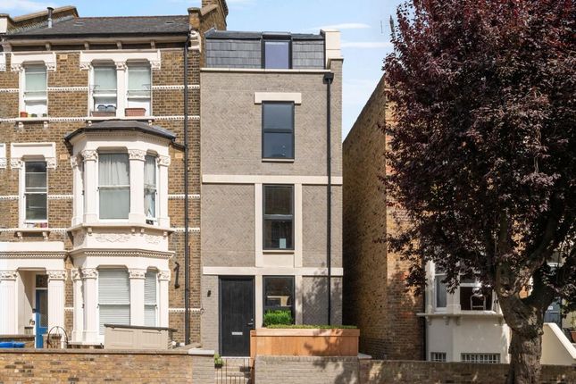 4 bedroom end of terrace house for sale