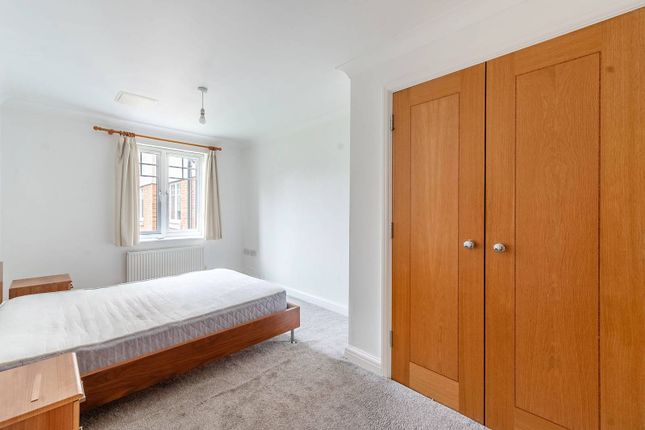 Casel Court, Stanmore, HA7 2 bed flat for sale