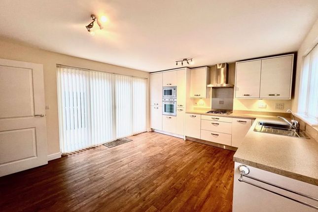 Comet Crescent, Calne SN11 4 bed detached house for sale