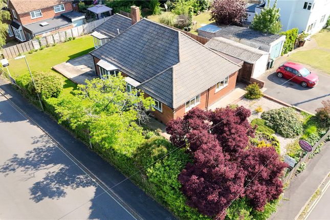 Langham Road, Alton, Hampshire, GU34 3 bed bungalow for sale