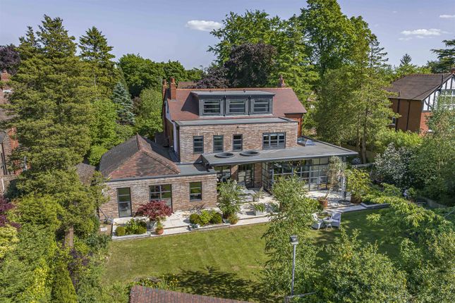 5 bed detached house
