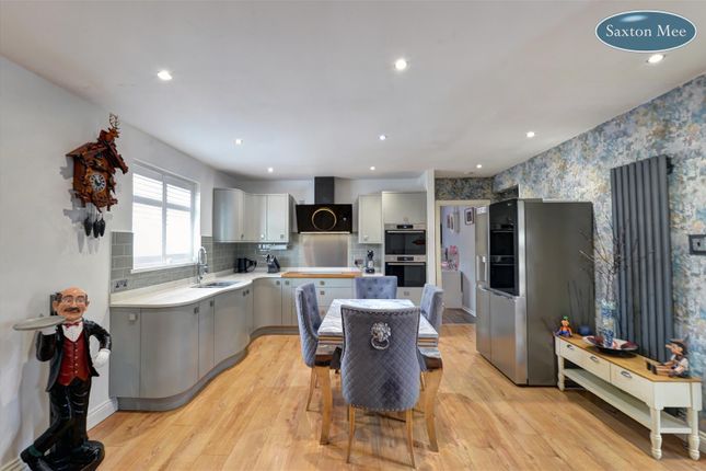Broomfield Court, Stocksbridge... 2 bed detached bungalow for sale