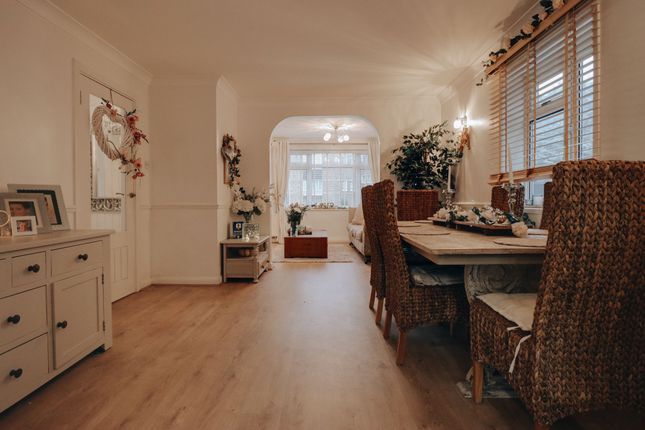 By The Wood, Watford, WD19 3 bed link detached house for sale