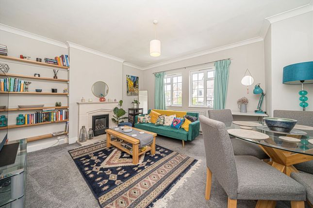 Heath Road, Twickenham TW1 2 bed flat for sale