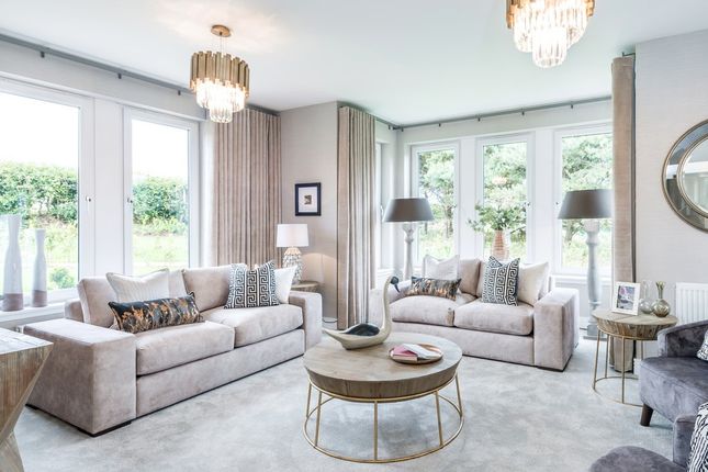 5 bed detached house