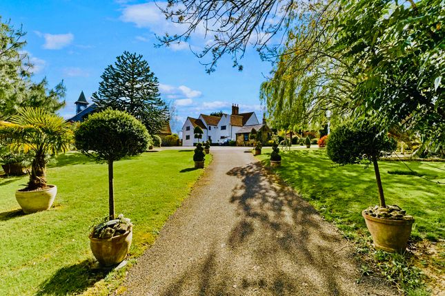 5 bed detached house