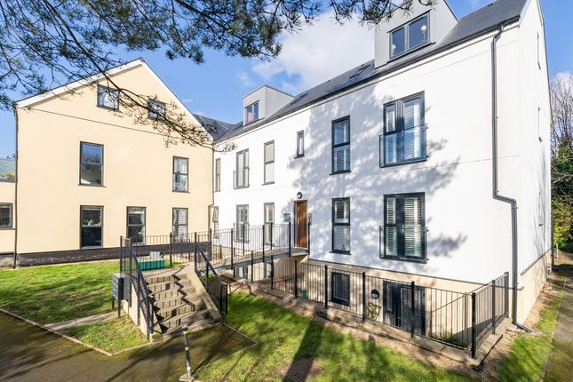 Vine Court, Chalkpit Lane, Dorking 2 bed apartment for sale