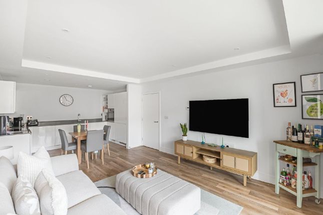 Knaresborough Drive, Earlsfield... 2 bed flat for sale