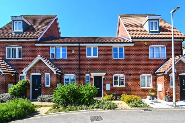 Chigwell IG7 3 bed terraced house for sale