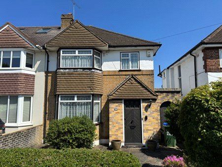 Hospital Bridge Road, Twickenham, TW2 3 bed semi