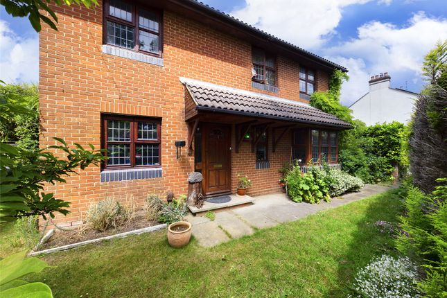 Guildford Road, Ash GU12 4 bed detached house for sale